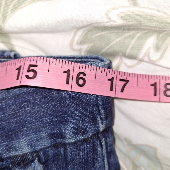 A Pair of Abercrombie and Fitch ladies flare leg jeans in a size 6S. Waist 16.5 - Picture 4 of 9